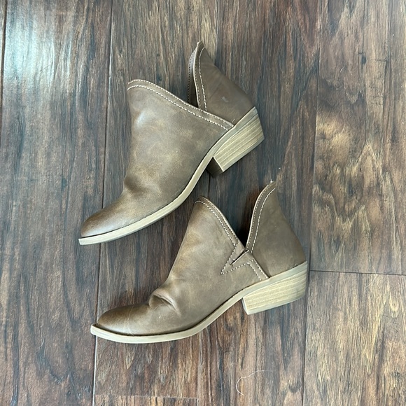 Short booties - Picture 2 of 3